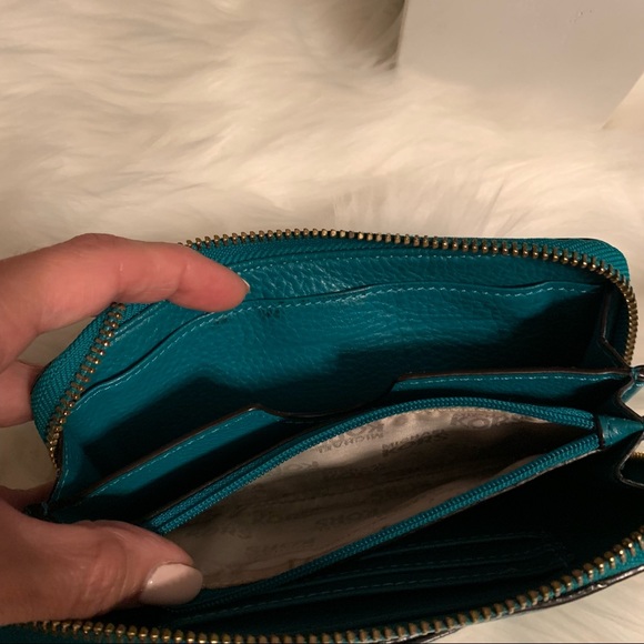 MICHAEL KORS Turquoise Leather Wallet/Wristlet - Picture 3 of 4
